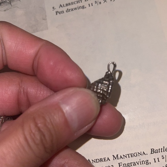 Sterling silver seashell pendant - Picture 12 of 12